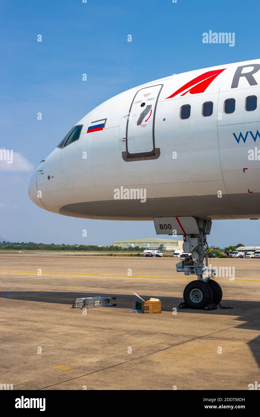 Pattaya, Thailand-01.21.2020:Kontrolle und Wartung des Fahrgehalts am Flughafen vor Abflug Stockfoto