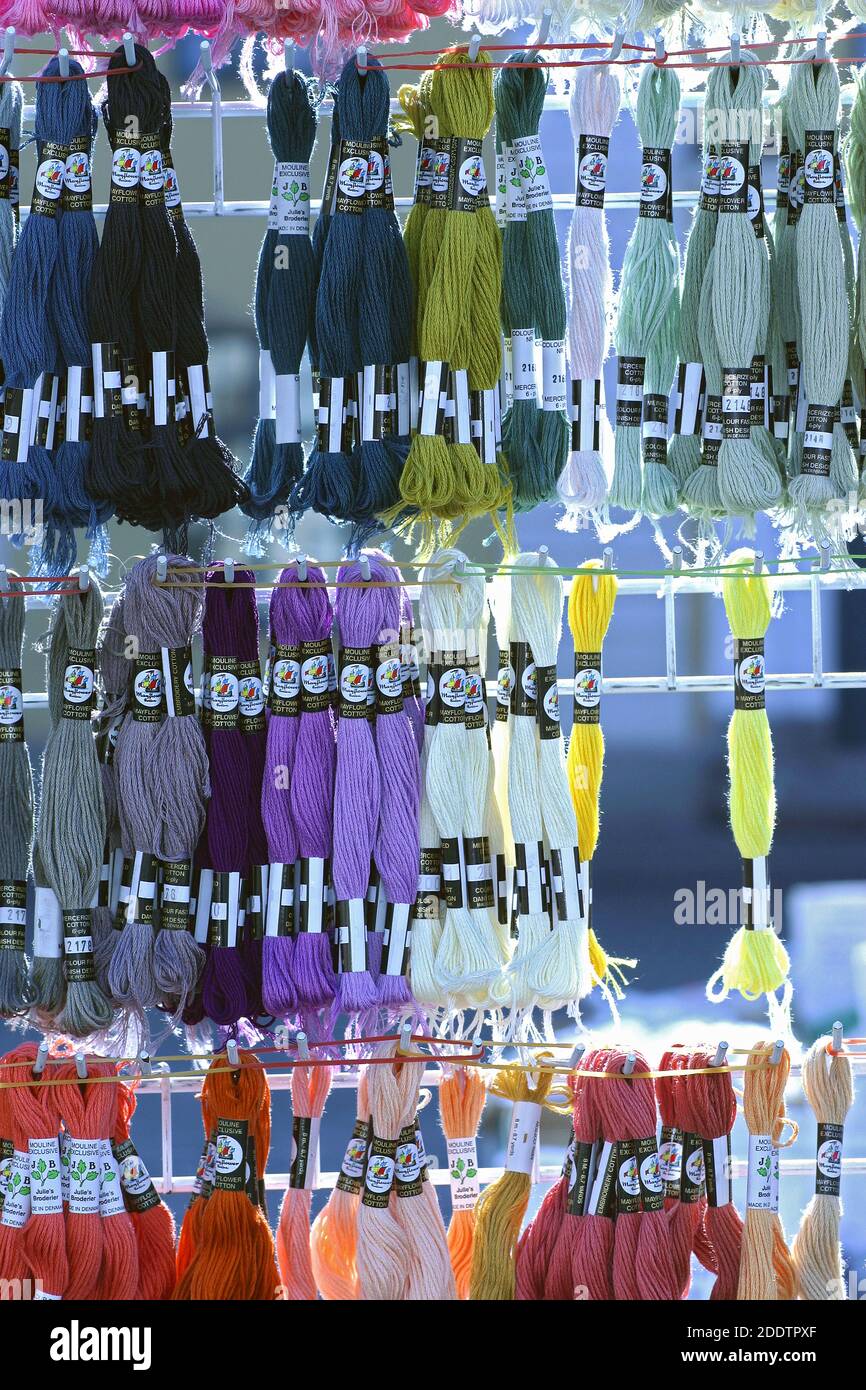 Bunte Baumwollfäden im Wollgeschäft Foto Bo Arrhed Stockfoto