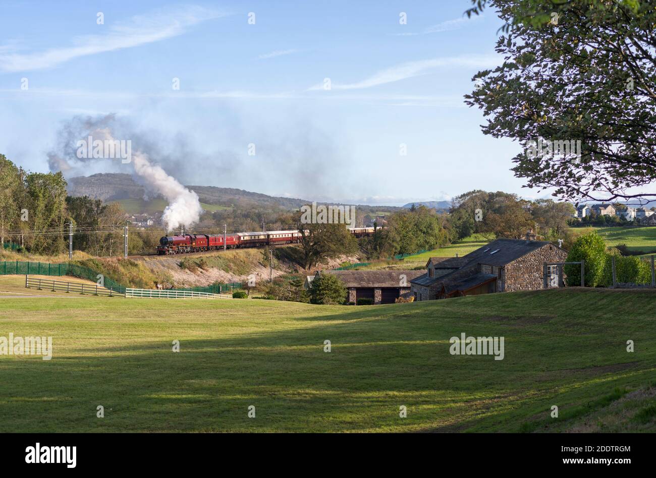 Dampflokomotive 6201 Prinzessin Elizabeth schleppt eine Northern Belle Dining Zug auf der Hauptlinie der Westküste Stockfoto