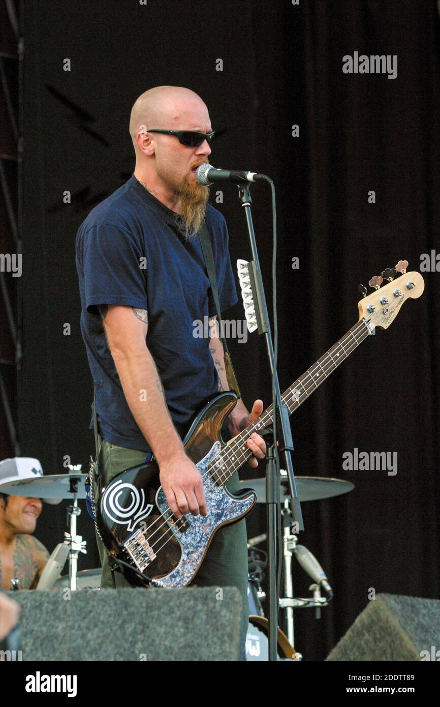 Queens of the Stone Age beim Virgin V Festival V2003, Hylands Park, Chelmsford, Essex, Großbritannien. Stockfoto