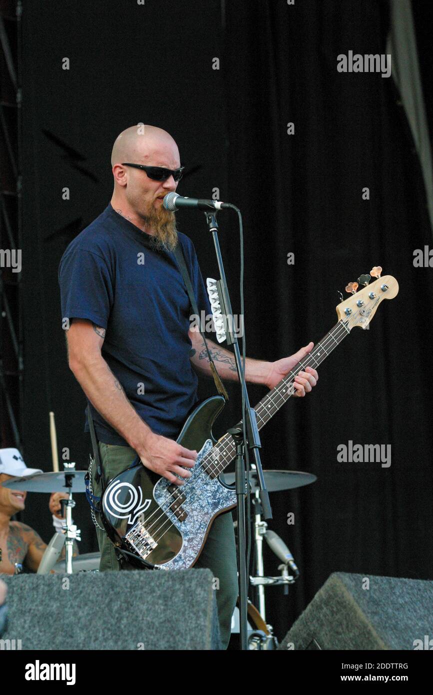 Queens of the Stone Age beim Virgin V Festival V2003, Hylands Park, Chelmsford, Essex, Großbritannien. Stockfoto