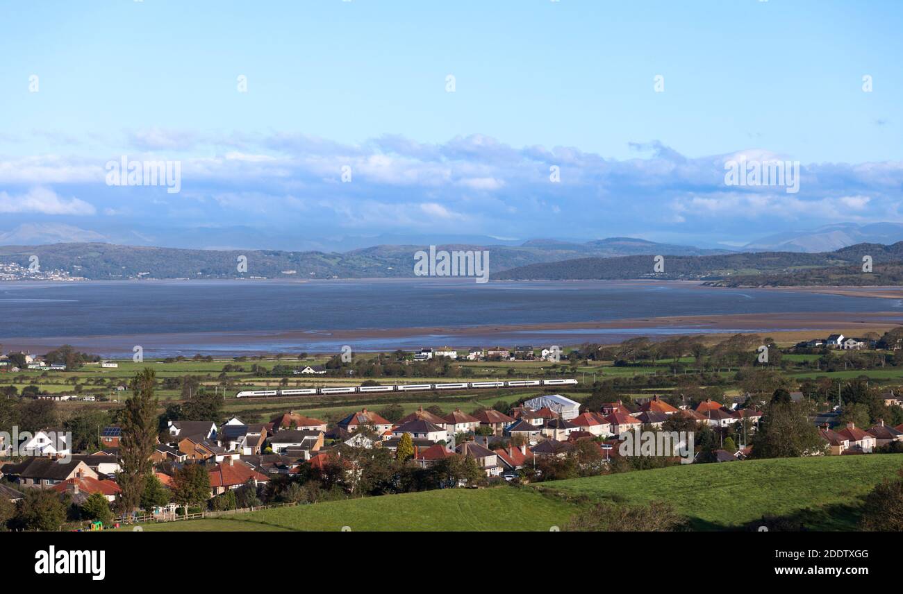 Avanti Westküste Pendolino Zug auf der Westküste Hauptlinie Vorbei an Morecambe Bay Stockfoto