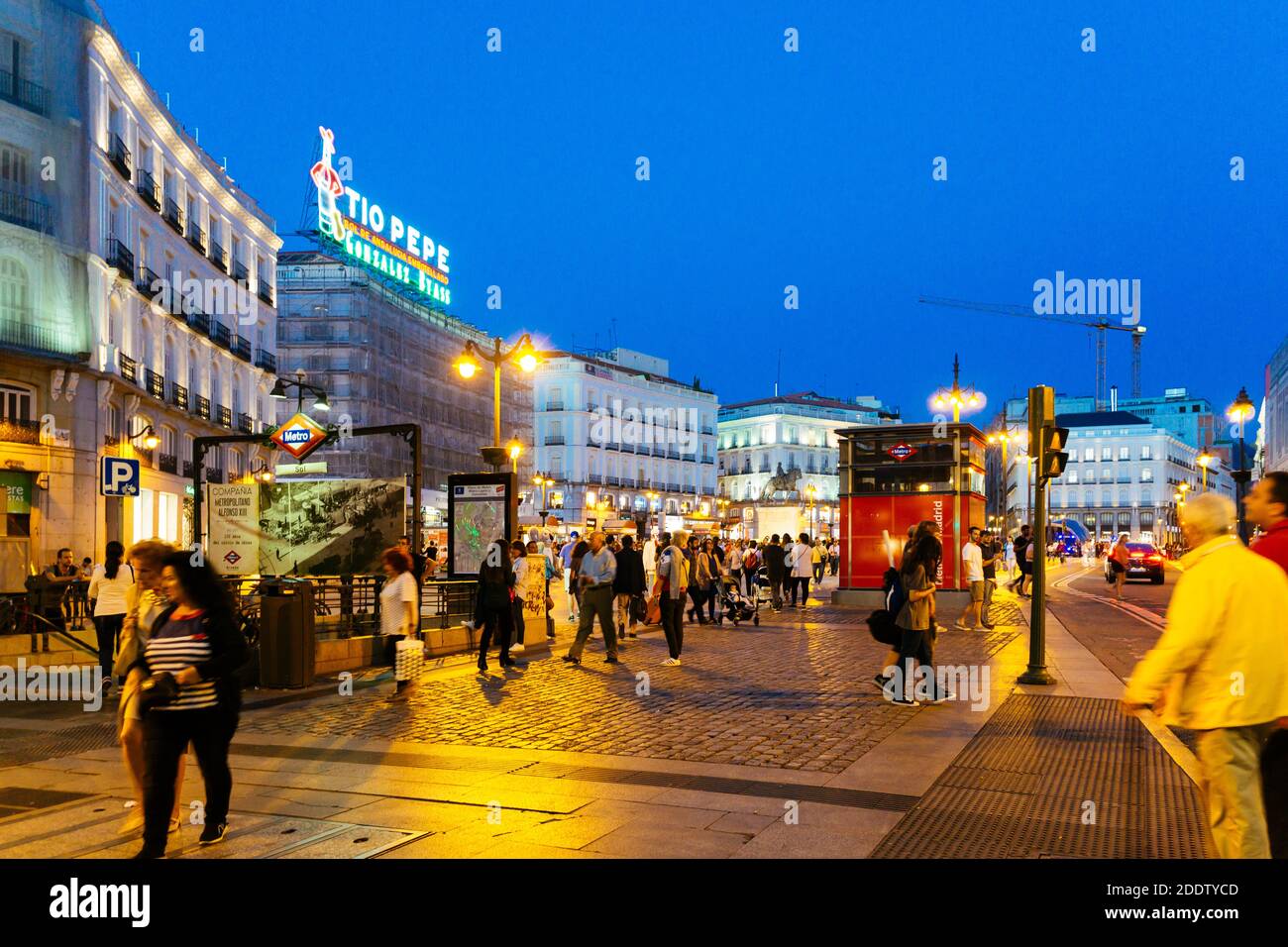 Puerta del Sol am Abend. Madrid, Comunidad de Madrid, Spanien, Europa Stockfoto