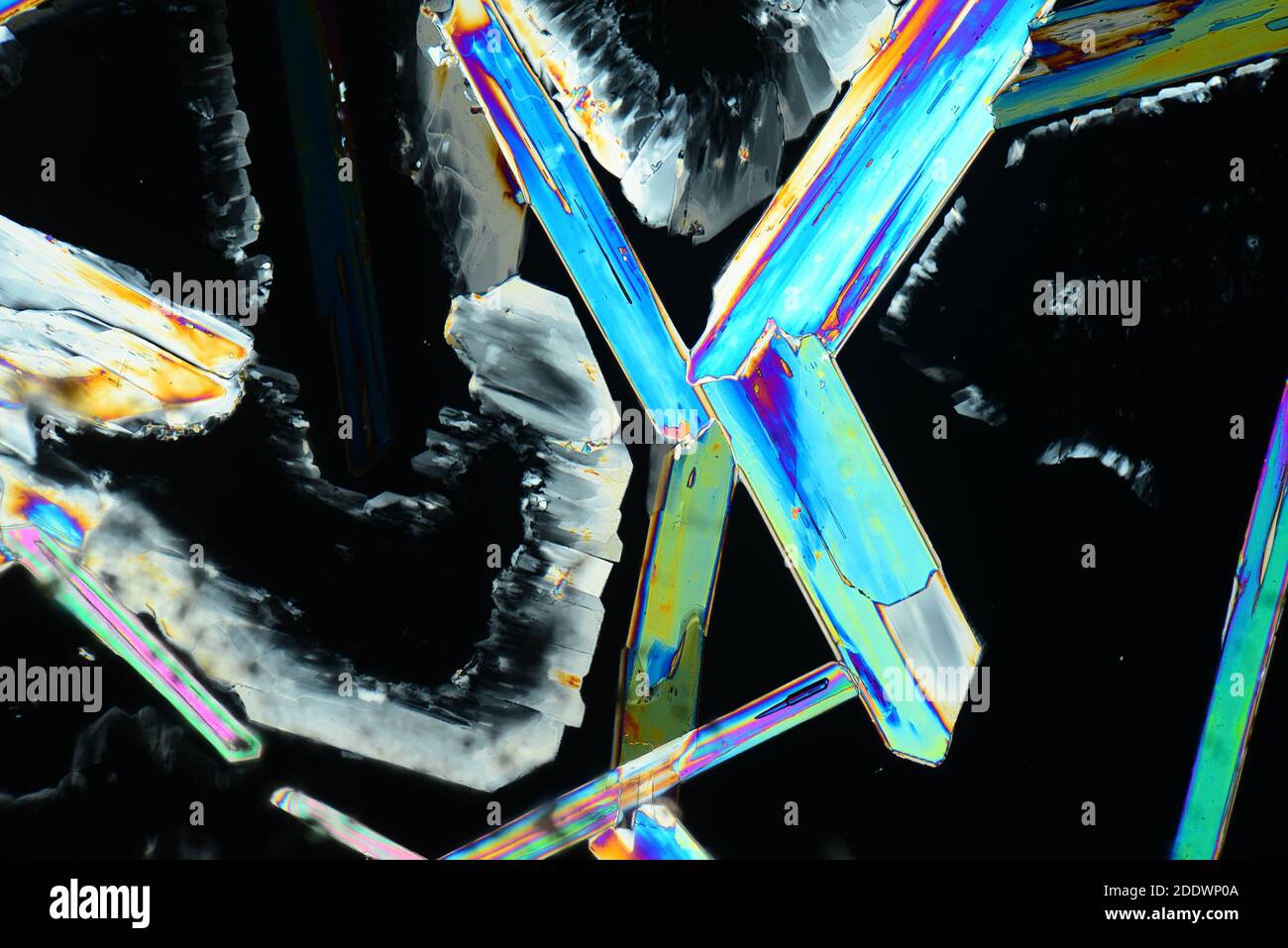 Kristalle der Borakinsäure unter dem Mikroskop mit polarisiertem Licht von Antike Mikroskop Slide von Wheeler Stockfoto