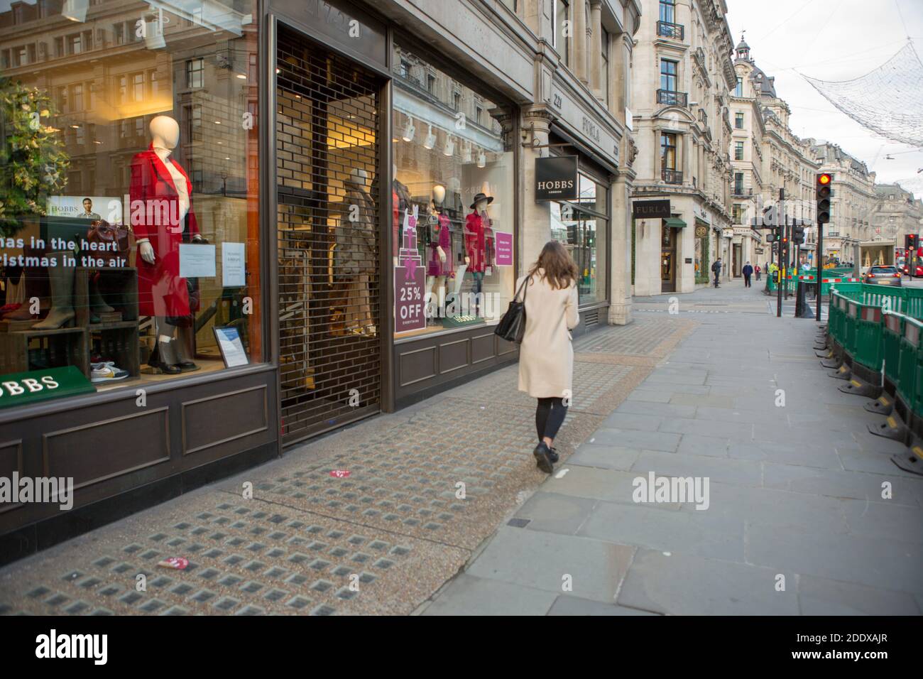 London, Großbritannien. November 2020. Der Lobb Shop in der Regent Street ist während der zweiten Sperre geschlossen.London wird nach Beendigung der nationalen Sperre in die Stufe 2 gesperrt, da alle nicht wichtigen Geschäfte bis zum 2. Dezember geschlossen sind. Kredit: SOPA Images Limited/Alamy Live Nachrichten Stockfoto