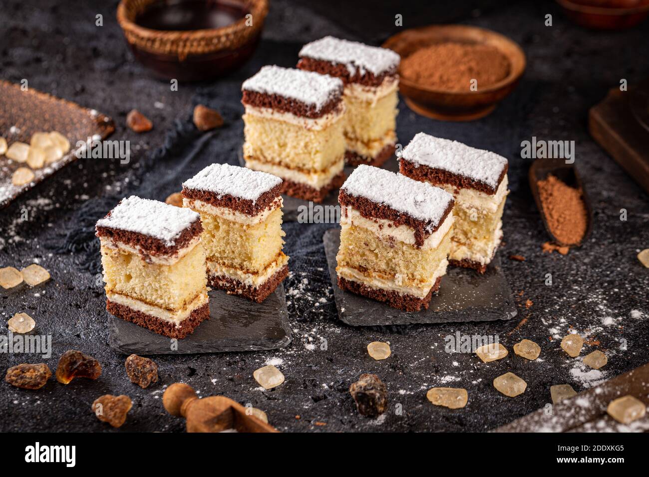 Mini-Kuchen mit Sahne Stockfoto
