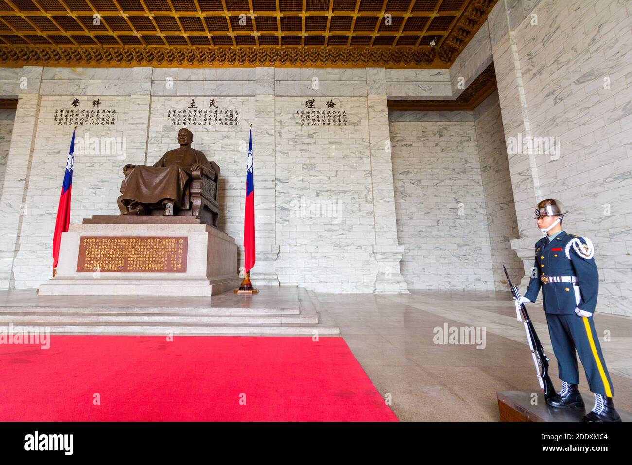 Wache in der Chiang Kai Shek Memorial Hall in Taipei, Taiwan Stockfoto