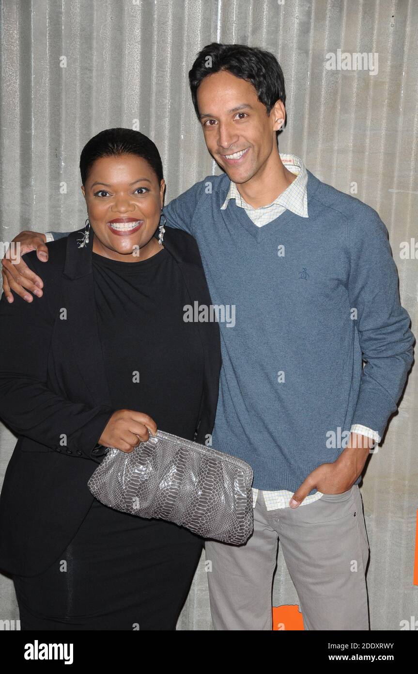 Yvette Nicole Brown, Danny Pudi beim African Bazaar präsentiert von Puma am 11. November 2009 in Los Angeles, Kalifornien Stockfoto