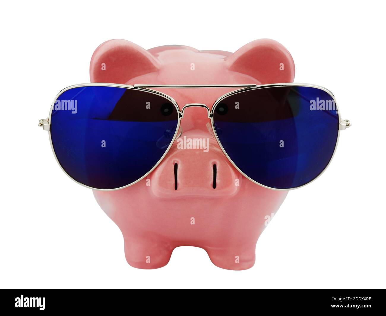 sparschwein mit Sonnenbrille isoliert auf weiß Stockfoto