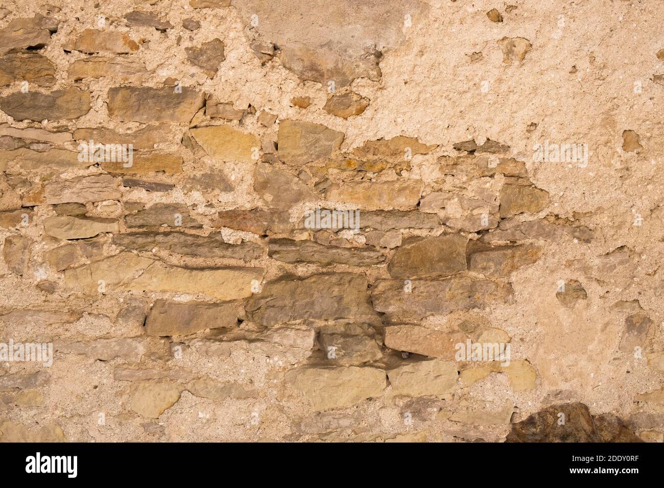 Hintergrund der alten Vintage Steinwand mit abblätterndem Putz. Stockfoto