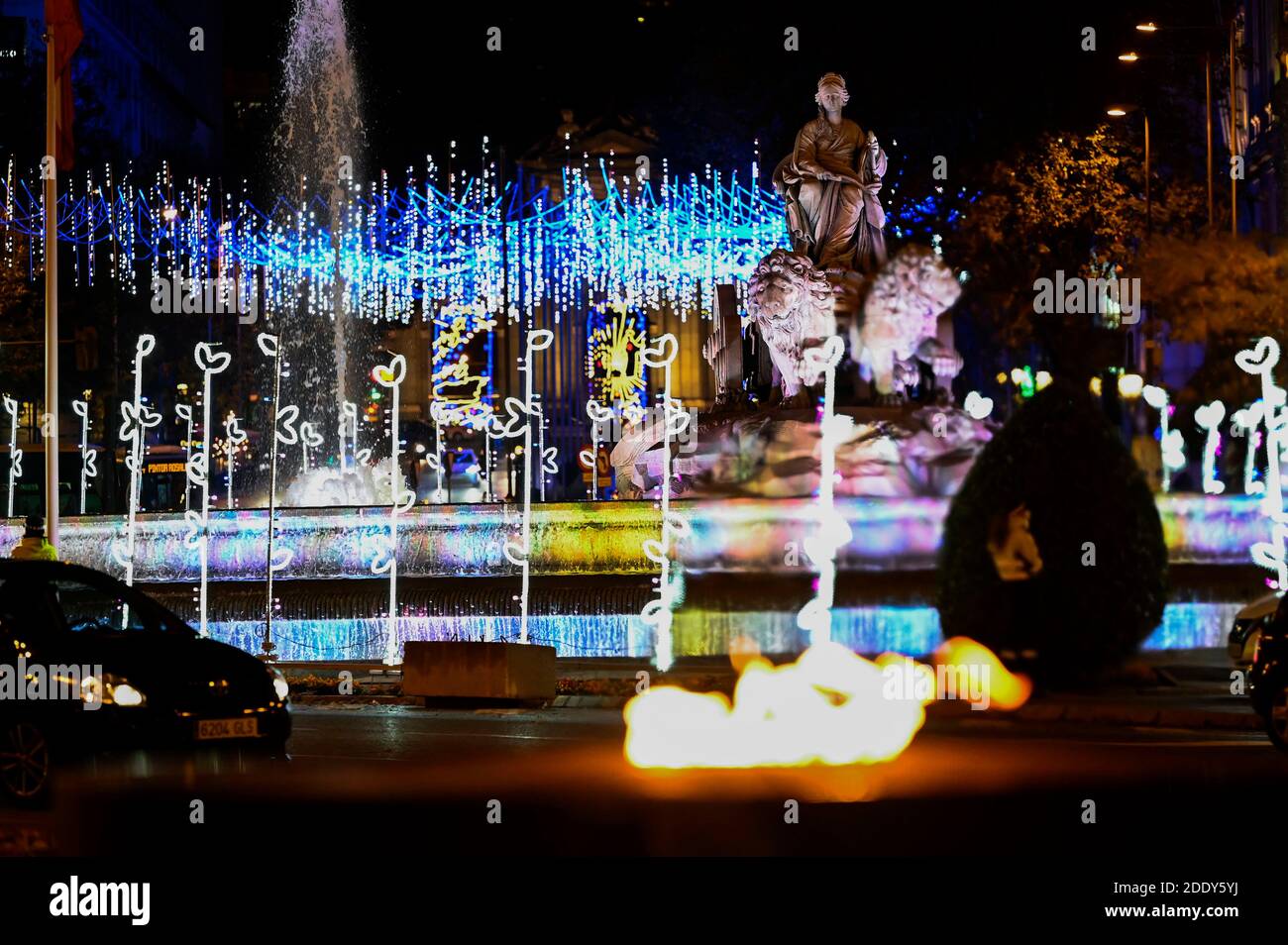 Madrid, Spanien. November 2020. Einschalten der traditionellen Weihafterts-Beleuchtung im Stadtzentrum. Madrid 11/26/2020 Quelle: dpa/Alamy Live News Stockfoto