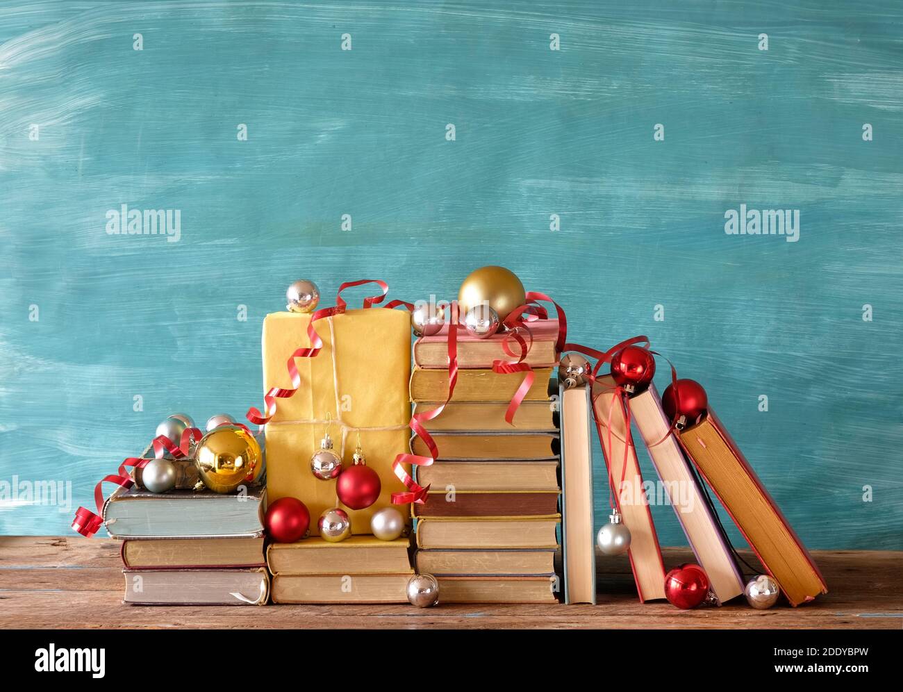Bücher als weihnachtsgeschenk, weihnachtsgeschenk, Lesen, Literatur, Bildung, weihnachten, Urlaub, so dass ein Geschenk-Konzept Stockfoto