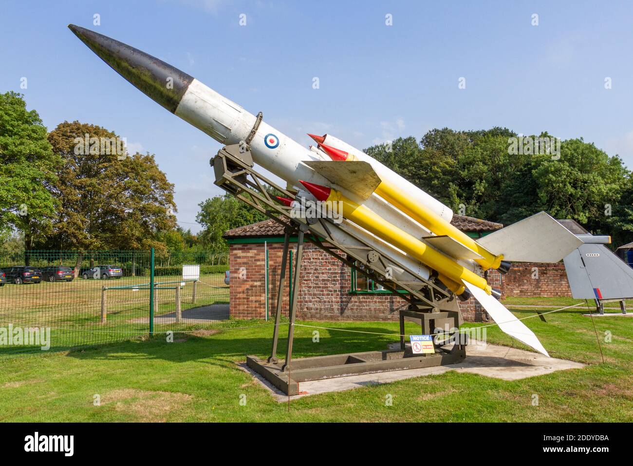 Bloodhound Boden-Luft-Rakete auf dem Gelände des Thorpe Camp Visitor Center, einer Royal Air Force Kaserne des Zweiten Weltkriegs, Lincolnshire, Großbritannien. Stockfoto
