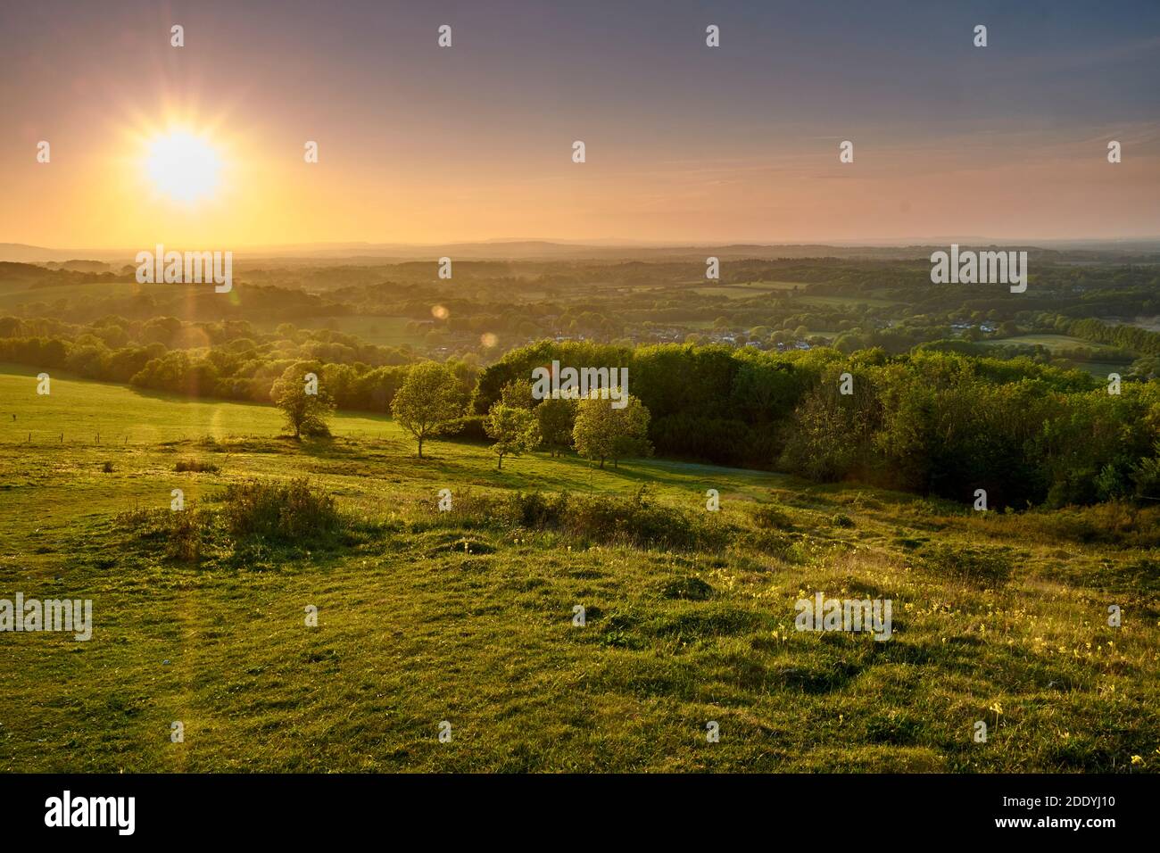 Sonnenuntergang über Washington Village, South Downs National Park, West Sussex, England Stockfoto