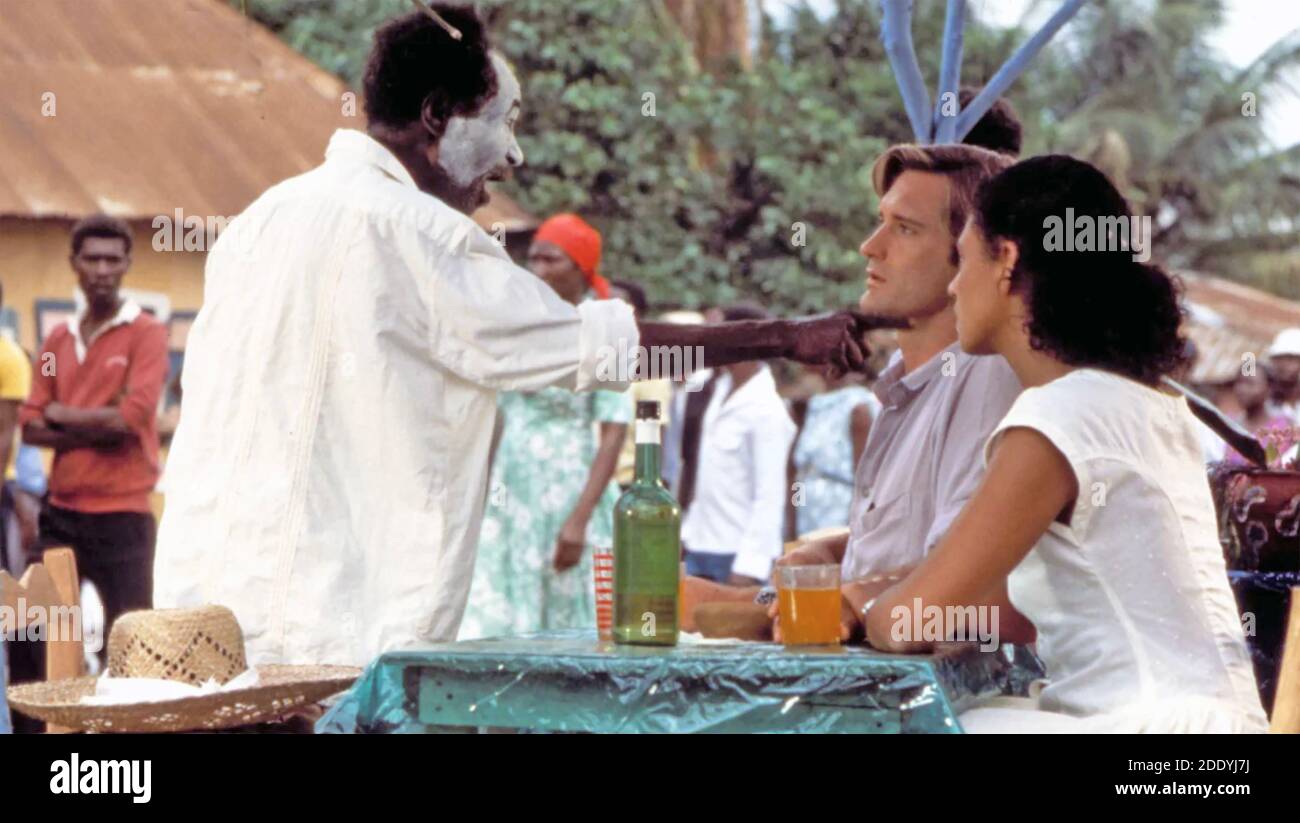 DIE SCHLANGE UND DER REGENBOGEN 1988 Universal Pictures Film mit Rechts Bill Pullman und Cathy Tyson Stockfoto