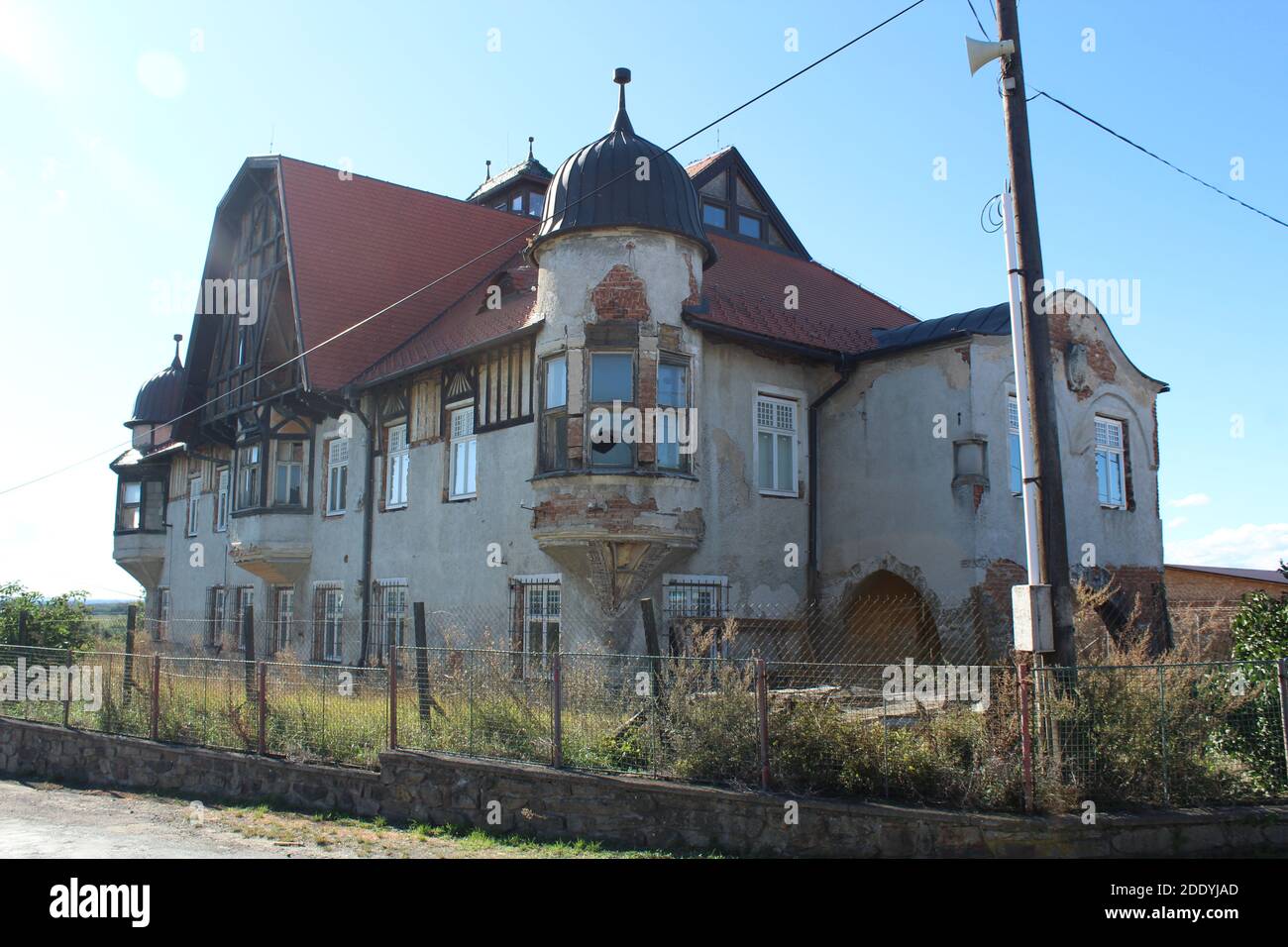 Baufällige Landhaus in der tschechischen Landschaft Stockfoto