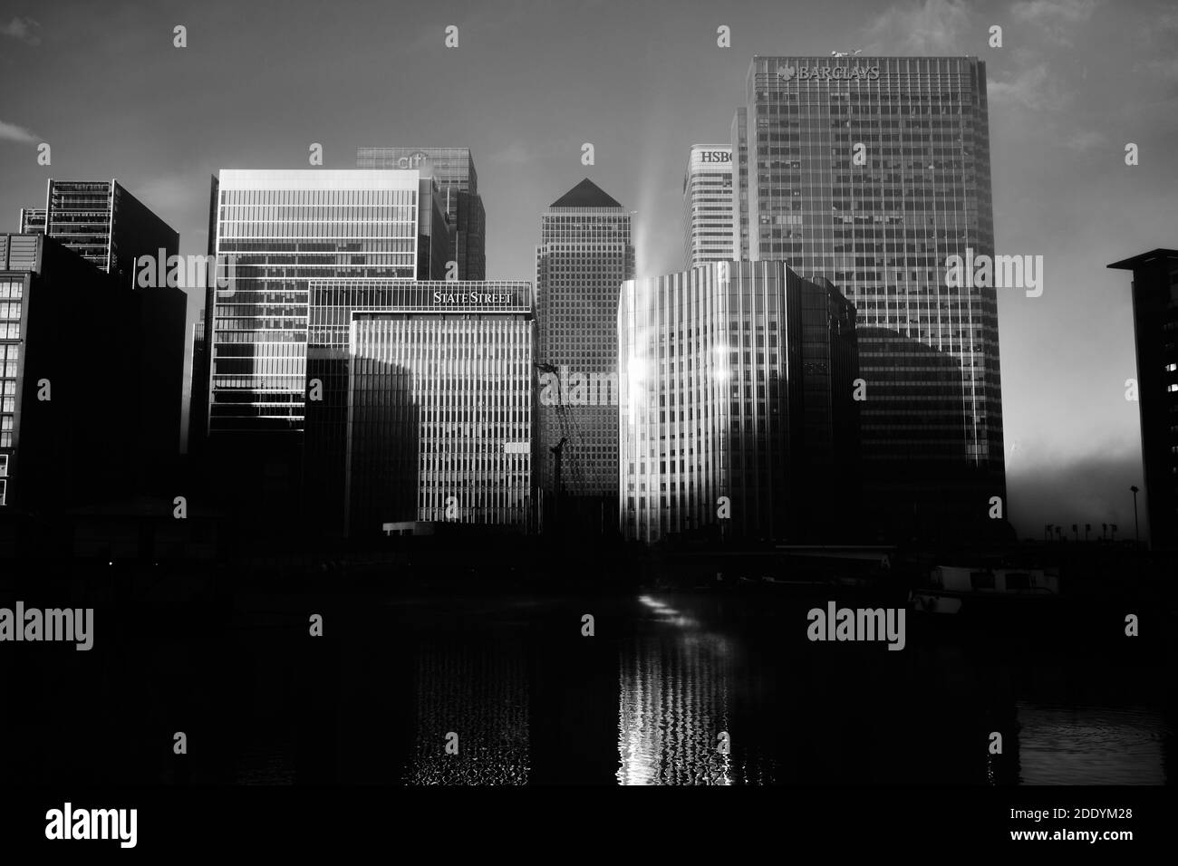 Canary Wharf Sunrise, Shadows and Mist, 27. November 2020, London Vereinigtes Königreich Stockfoto