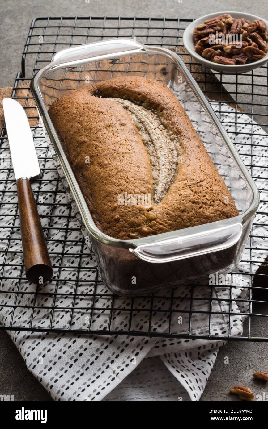 Bananenbrot frisch aus dem Ofen Stockfoto