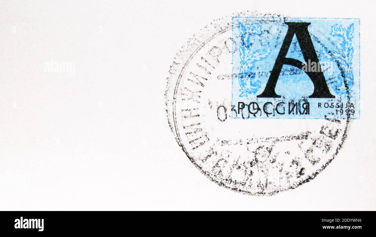 MOSKAU, RUSSLAND - 20. NOVEMBER 2020: Russische Briefmarke der Stadt Nischni Tagil, Oblast Swerdlowsk, datiert 1999 Stockfoto