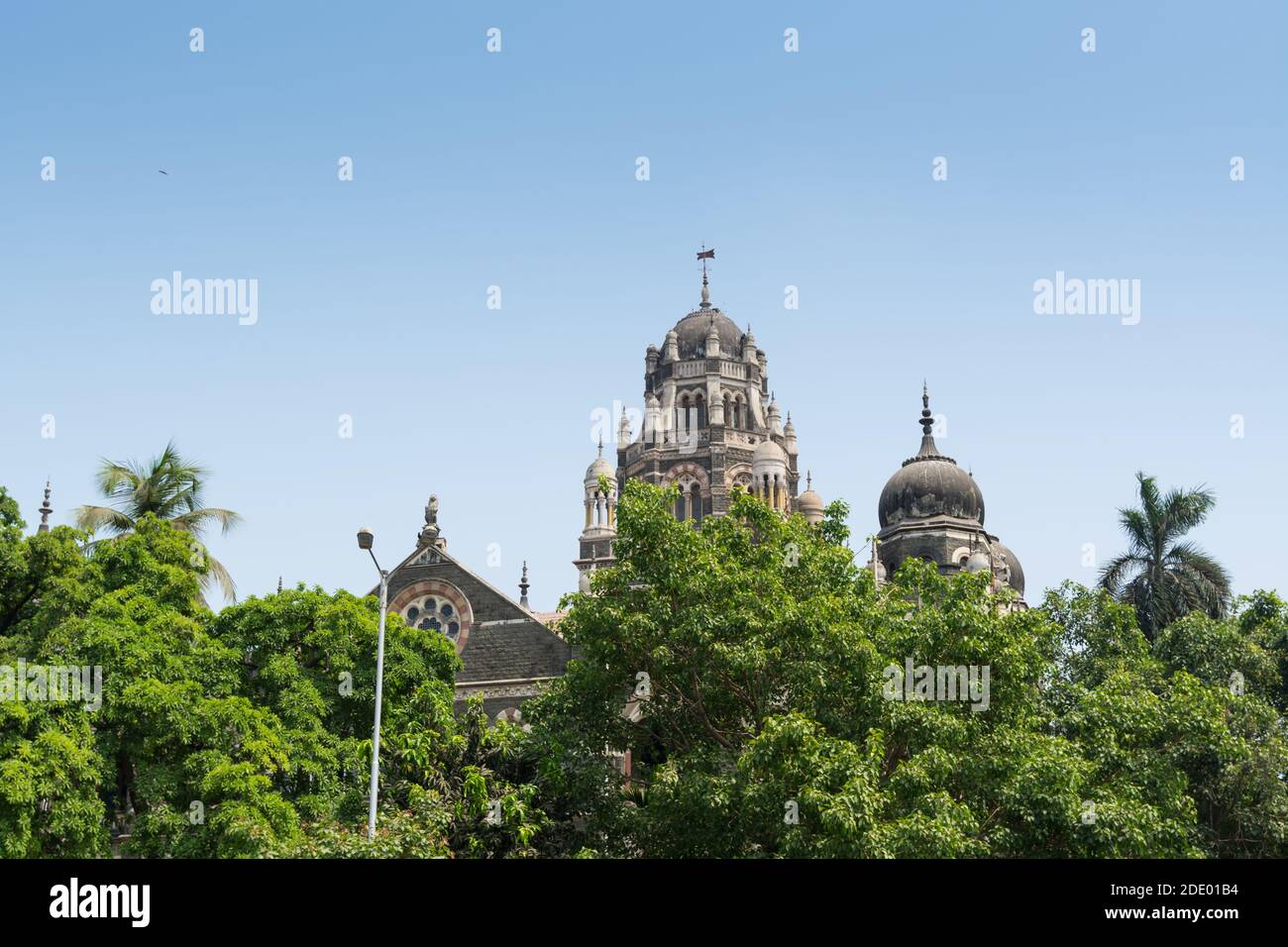 Kuppeln der Western Railway Zentrale, alte britische Kolonialgebäude in Mumbai, Indien Stockfoto