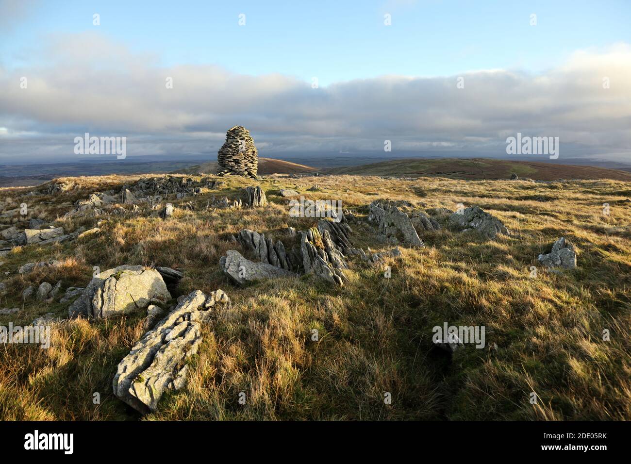 The Cairn on Artlecrag Pike and the View towards High Howes, Lake District, Cumbria, UK Stockfoto