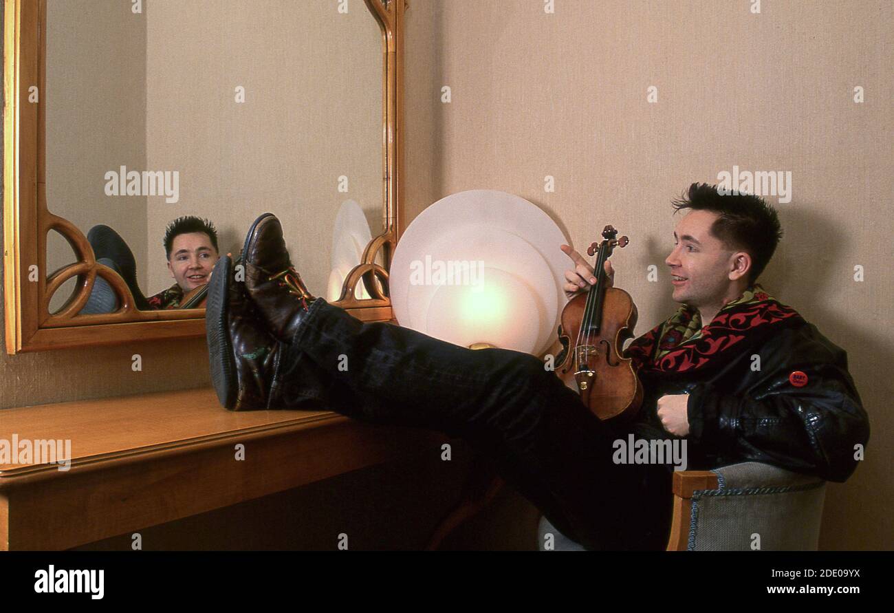 Nigel Kennedy Geiger arbeitet an 'The Late Late Show' in Dublin Irland 1990 Stockfoto