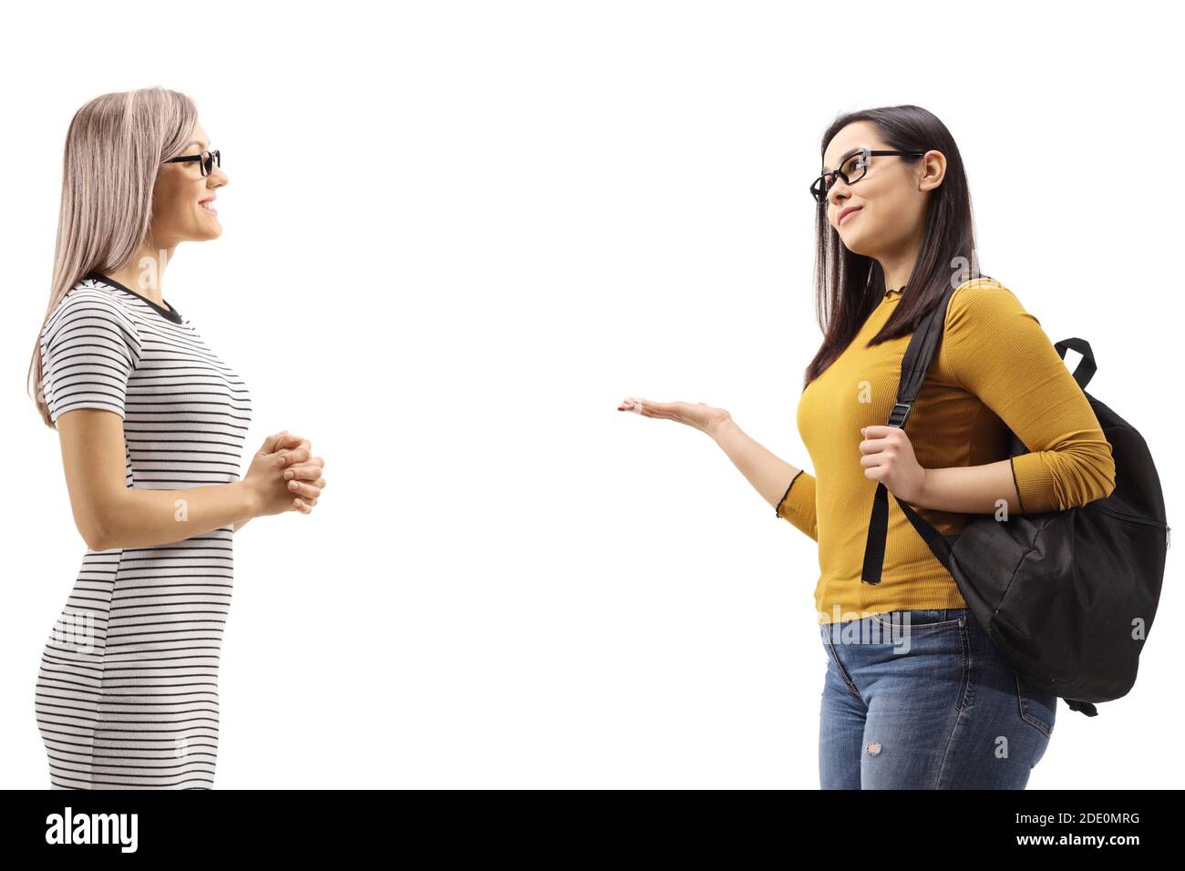 Junge Frauen mit einem Gespräch isoliert auf weißem Hintergrund Stockfoto