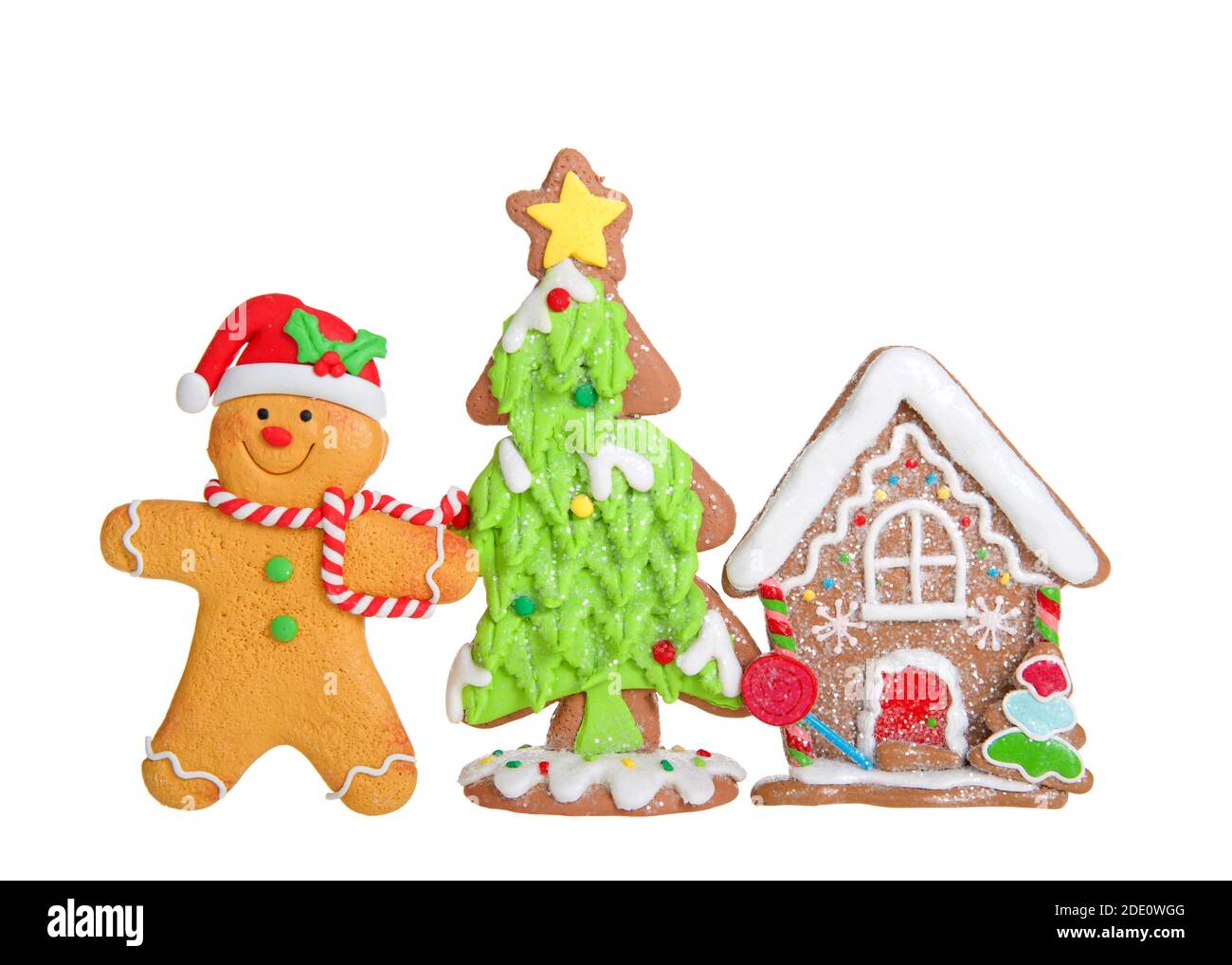 Weihnachtsplätzchen in einer Reihe, isoliert auf weiß. Lebkuchenmann trägt einen weihnachtsmann Hut und Schal, Weihnachtsbaum und dekoriert Lebkuchenhaus. Stockfoto