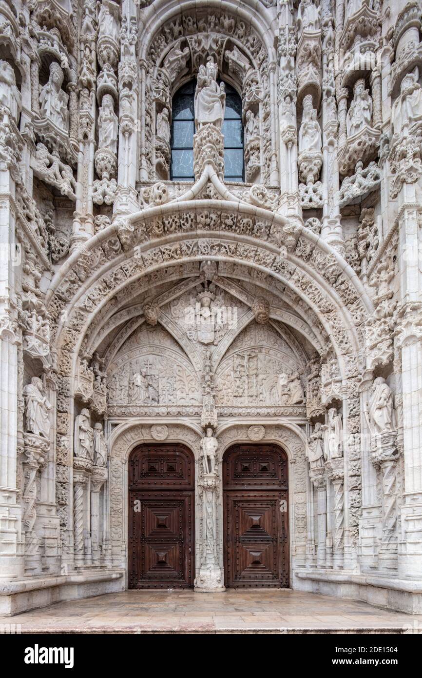 Dekoriertes manuelines gotisches Tor zum Mosteiro dos Jeronimos (Hieronymiten Kloster), UNESCO Weltkulturerbe, Belem, Lissabon, Portugal, Europa Stockfoto