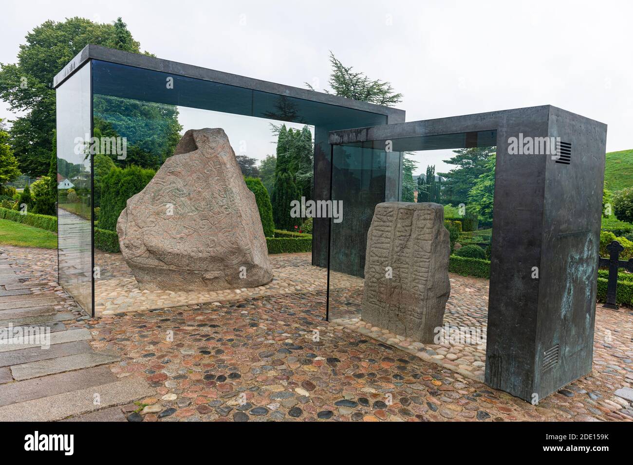 Geschnitzte Runensteine, UNESCO-Weltkulturerbe, Jelling Stones, Jelling, Dänemark, Skandinavien, Europa Stockfoto