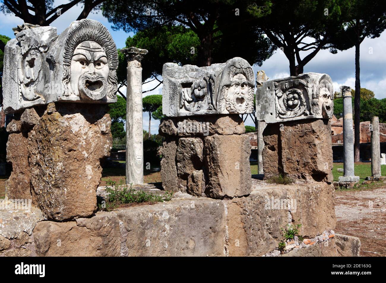 Traditionelle Theatermasken, Ostia Antica, Latium, Italien, Europa Stockfoto