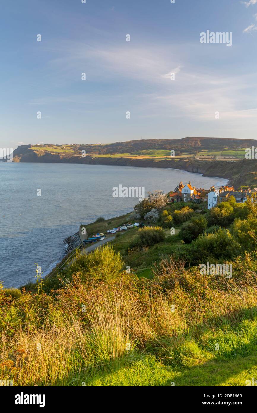 Panoramablick auf das alte Fischerdorf in Robin Hood's Bay, North Yorkshire, England, Vereinigtes Königreich, Europa Stockfoto