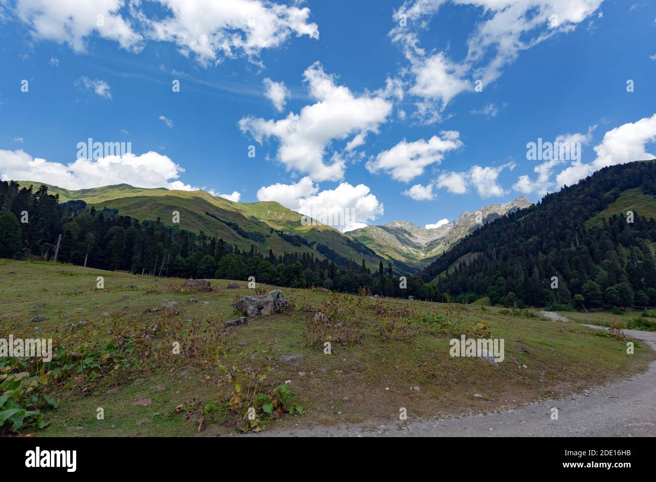 Berglandschaft gegen den Himmel Stockfoto