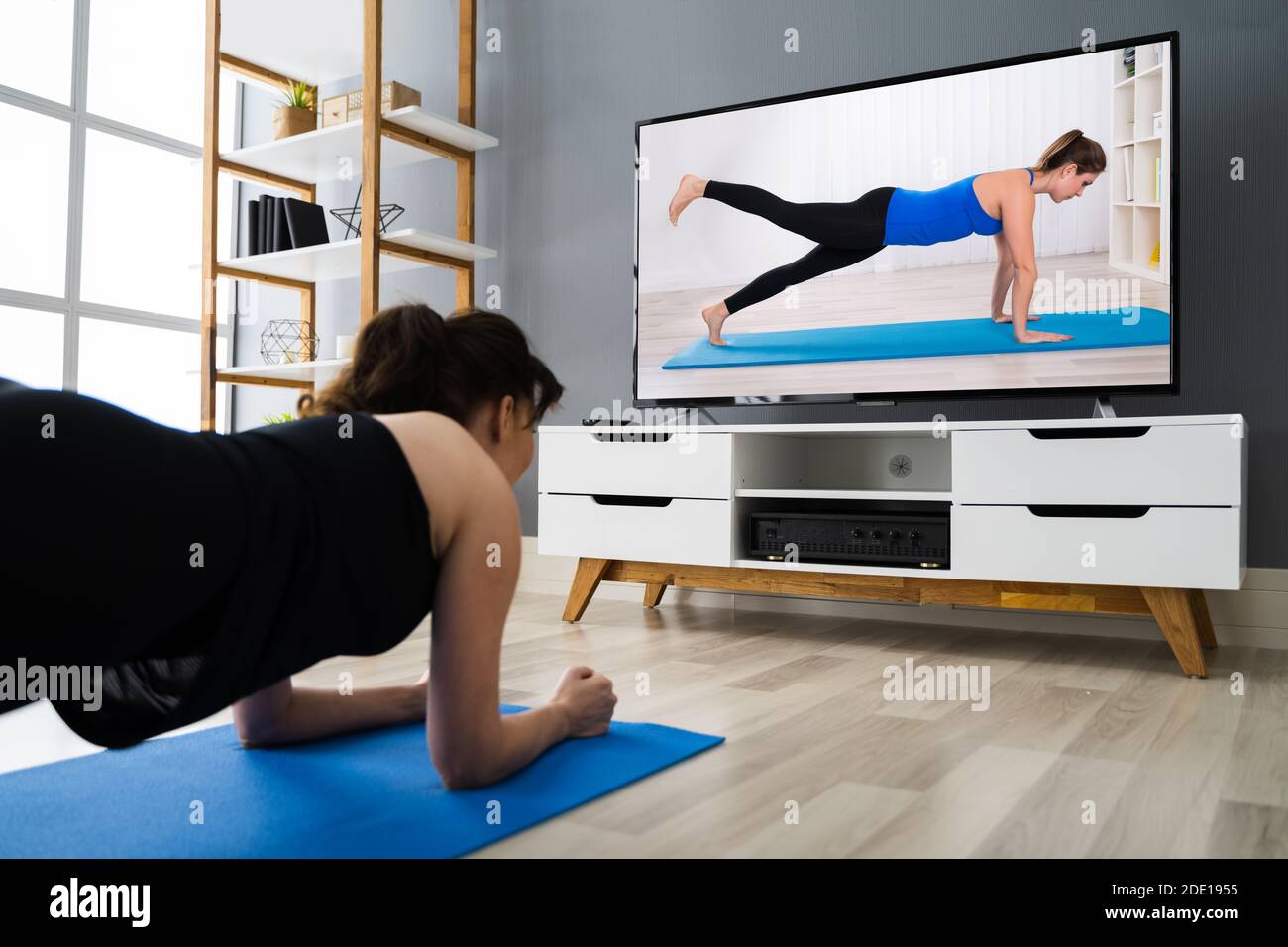 Online TV Home Fitness Workout und Bewegung Stockfoto