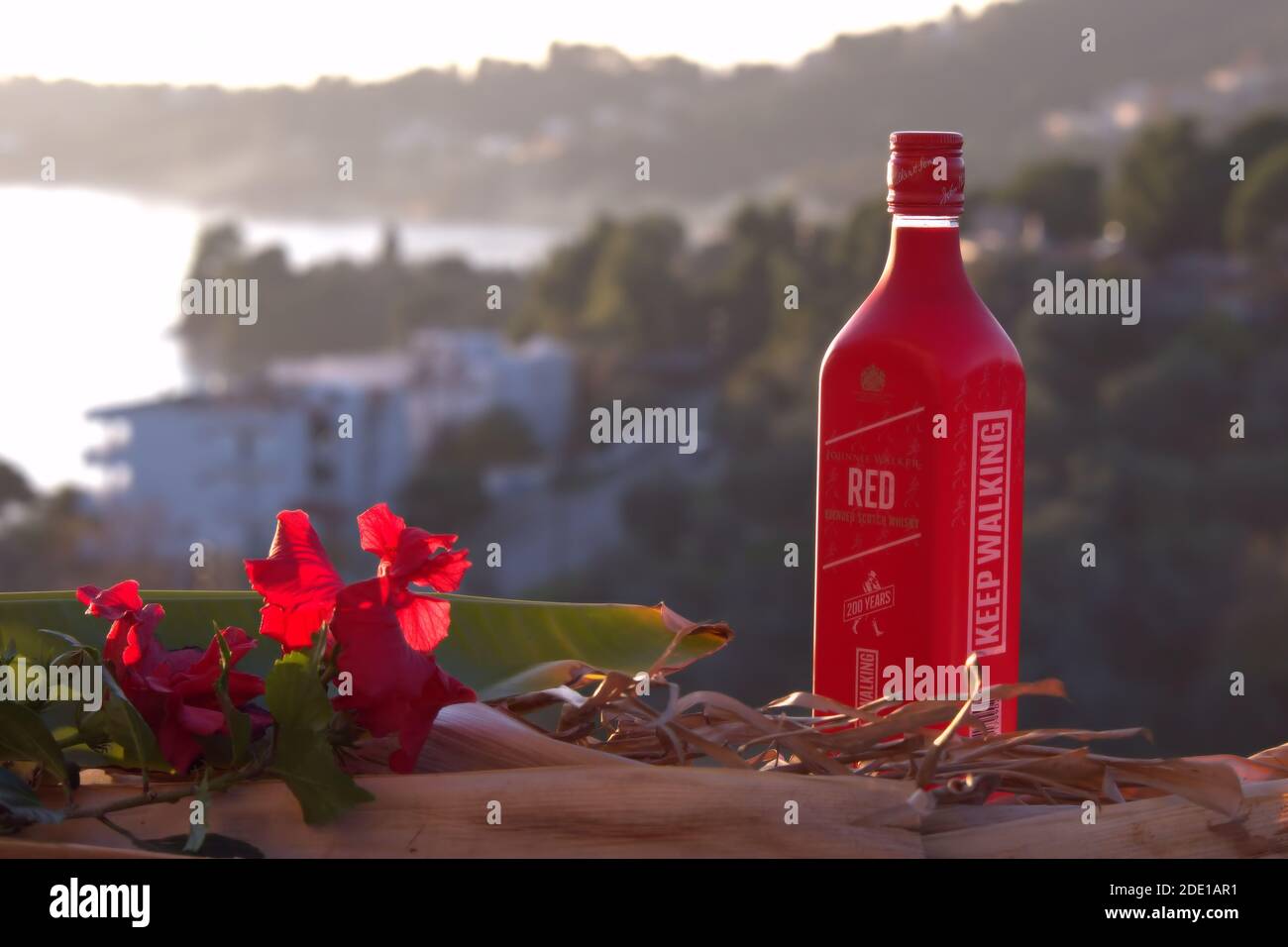 Johnnie Walker Red Label. Genuss bei Sonnenuntergang Stockfoto