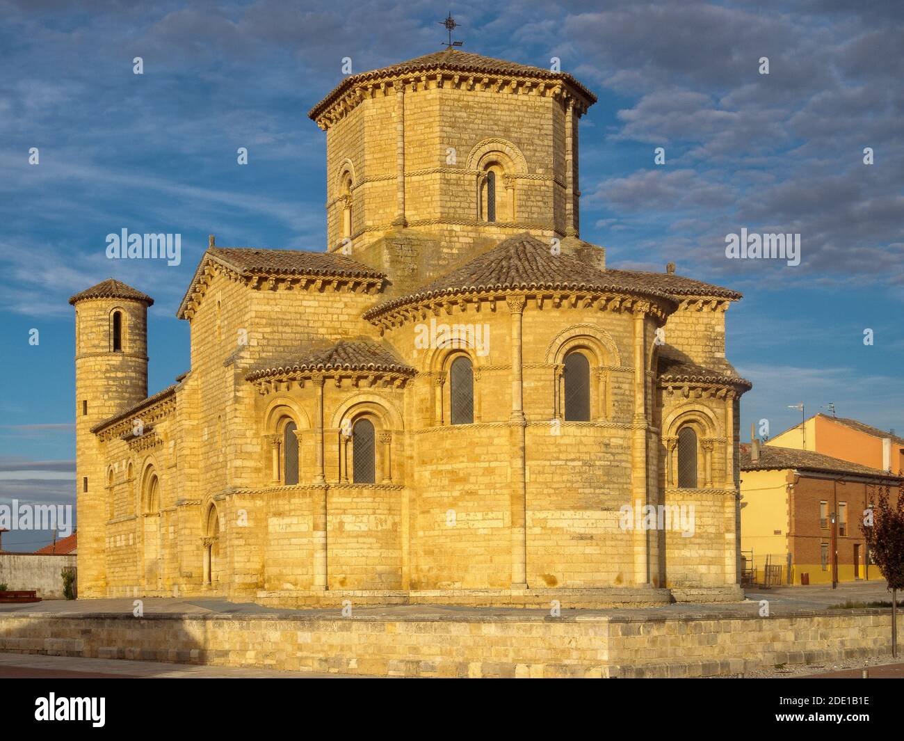 Die romanische Kirche von Saint Martin von der Morgensonne beleuchtet - Fromista, Kastilien und Leon, Spanien Stockfoto