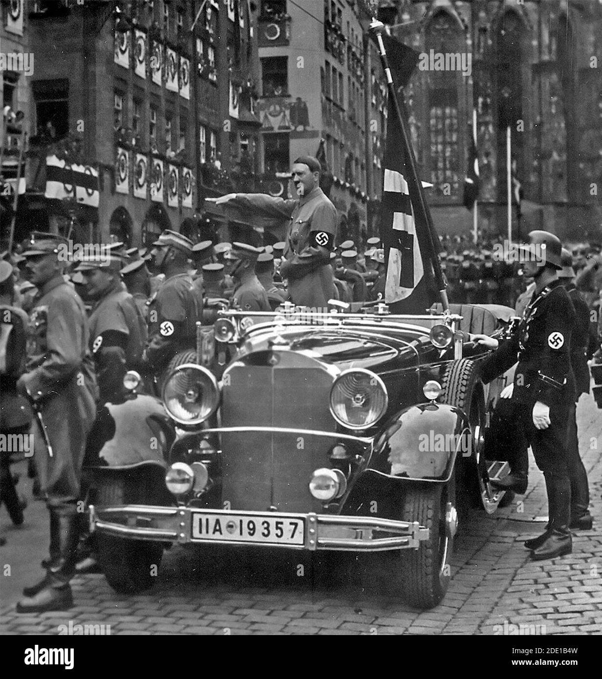 Parade der SA-Truppen an Hitler vorbei. Nürnberg, Deutschland, September 1935 Stockfoto