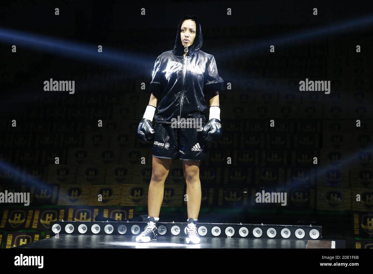 Nantes, Frankreich. November 2020. Estelle Mosselly-Yoka während des Boxens, Leichtbau-Boxkampf zwischen Estelle Mossly-Yoka und Emma Gongora am 27. November 2020 in der H Arena in Nantes, Frankreich - Foto Laurent Lairys / DPPI / LM Credit: Gruppo Editoriale LiveMedia/Alamy Live News Stockfoto