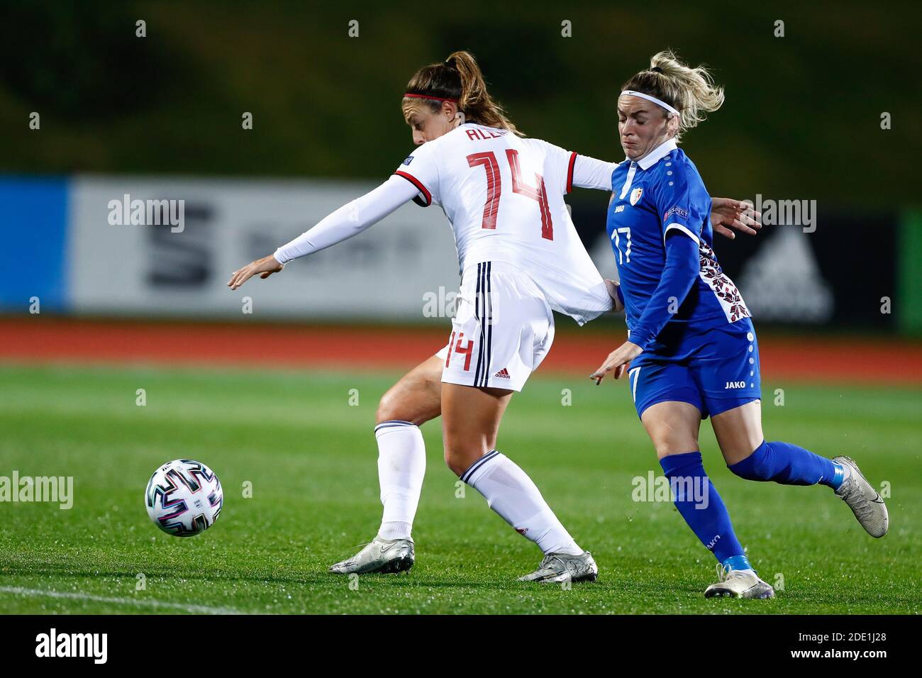 Alexia Putellas aus Spanien und Nadejda Colesnicenco aus Moldawien während der UEFA Women&#039;s Euro 2022, Qualifying Group D footbal / LM Stockfoto