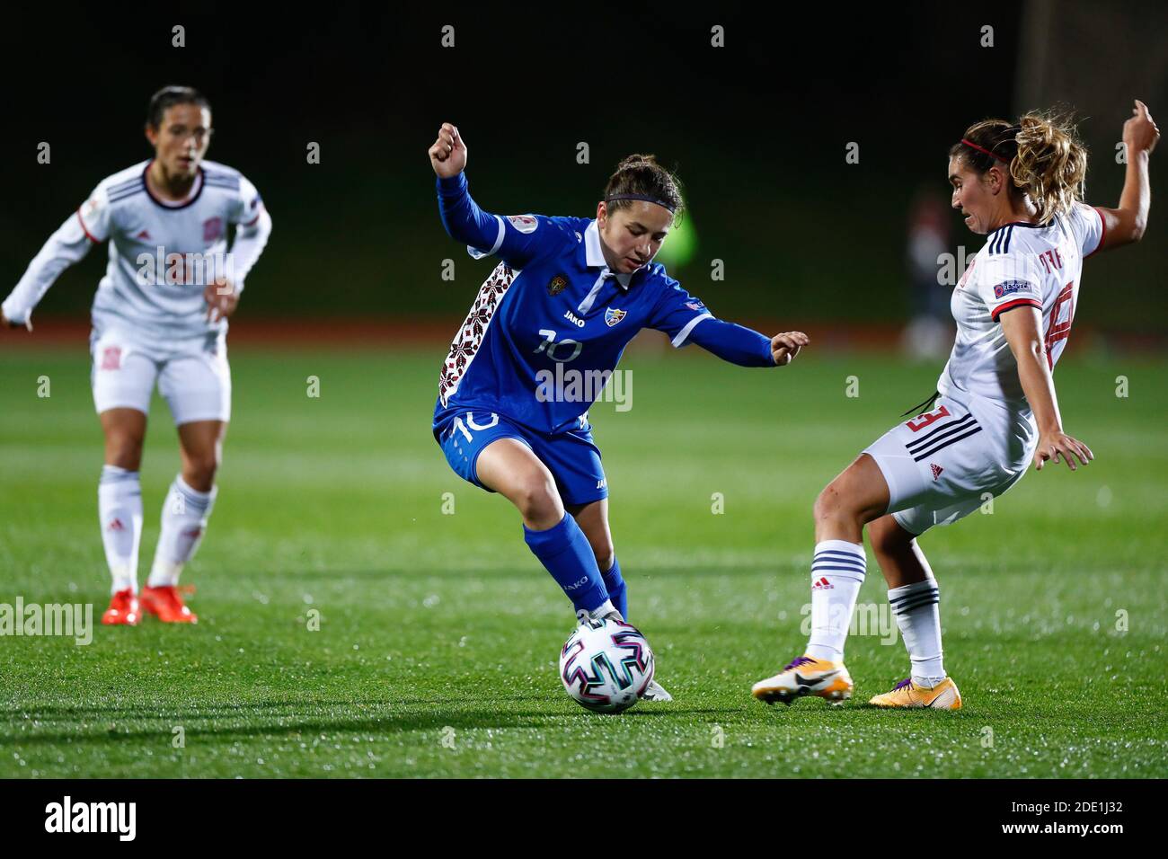 Carolina Tabur aus Moldawien und Mariona Caldentey aus Spanien während der UEFA Women &#039;s Euro 2022, Qualifying Group D Football ma / LM Stockfoto