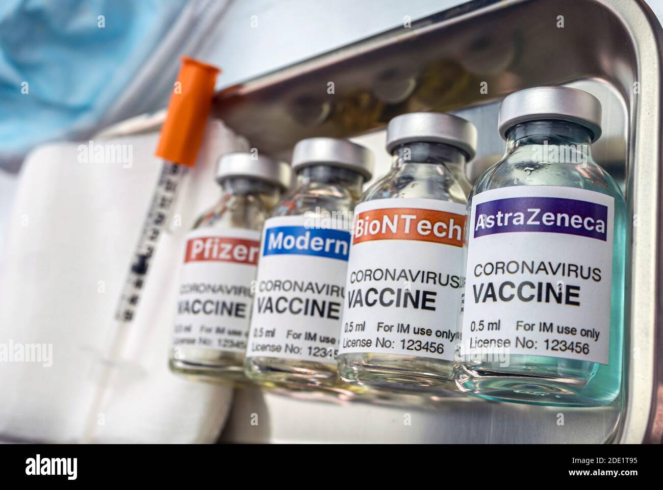 Mehrere Impfstoffe aus verschiedenen Laboratorien mit hoher Wirksamkeit gegen Covid-19, konzeptionelles Bild Stockfoto