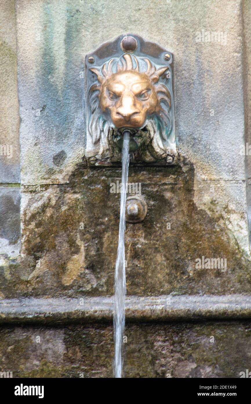 Nahaufnahme des Spa-Wasserhahns Buxton in Derbyshire Stockfoto