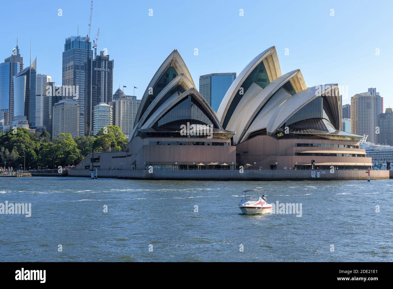 Sydney, New South Wales, Australien - das Opernhaus von Sydney gilt als das wichtigste Wahrzeichen Australiens und ein großer Touristenmagier Stockfoto