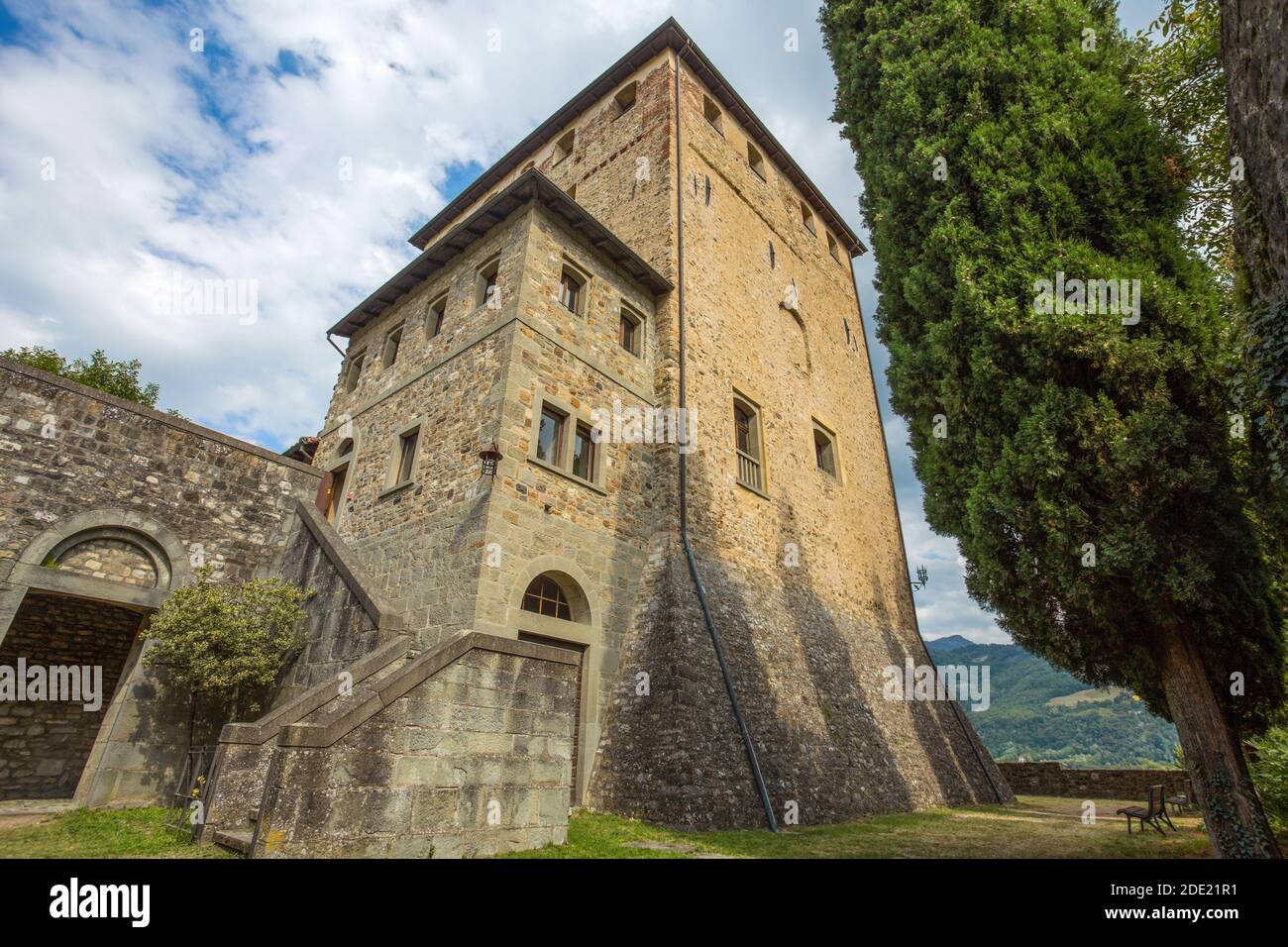 BOBBIO, ITALIEN, 20. AUGUST 2020 - Burg Malaspina in Bobbio, Provinz Piacenza, Emilia Romagna, Italien Stockfoto