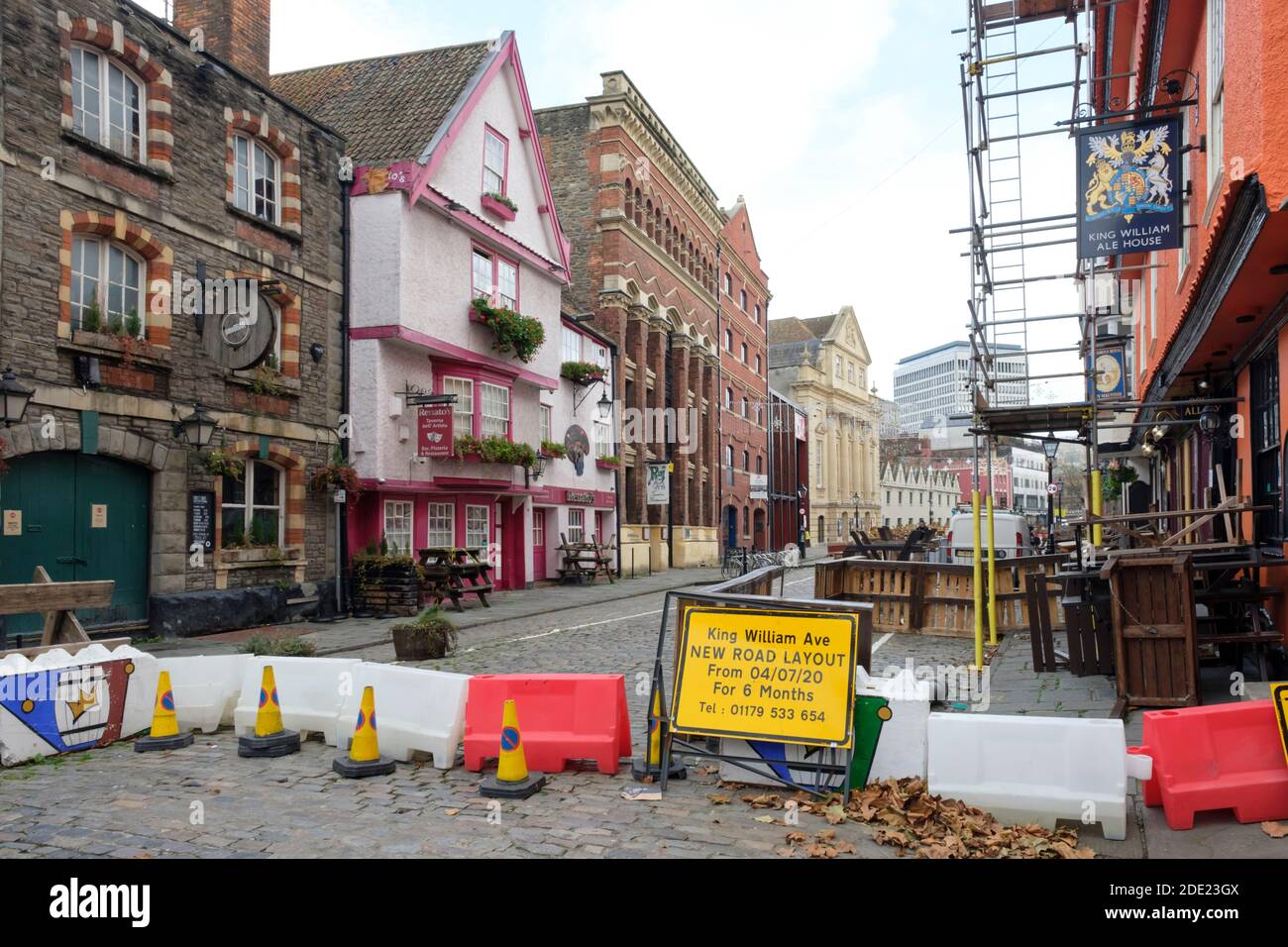 King Street in Bristol, Großbritannien. Neue Fußgänger- und klimafreundliche Straßenführung. Stockfoto
