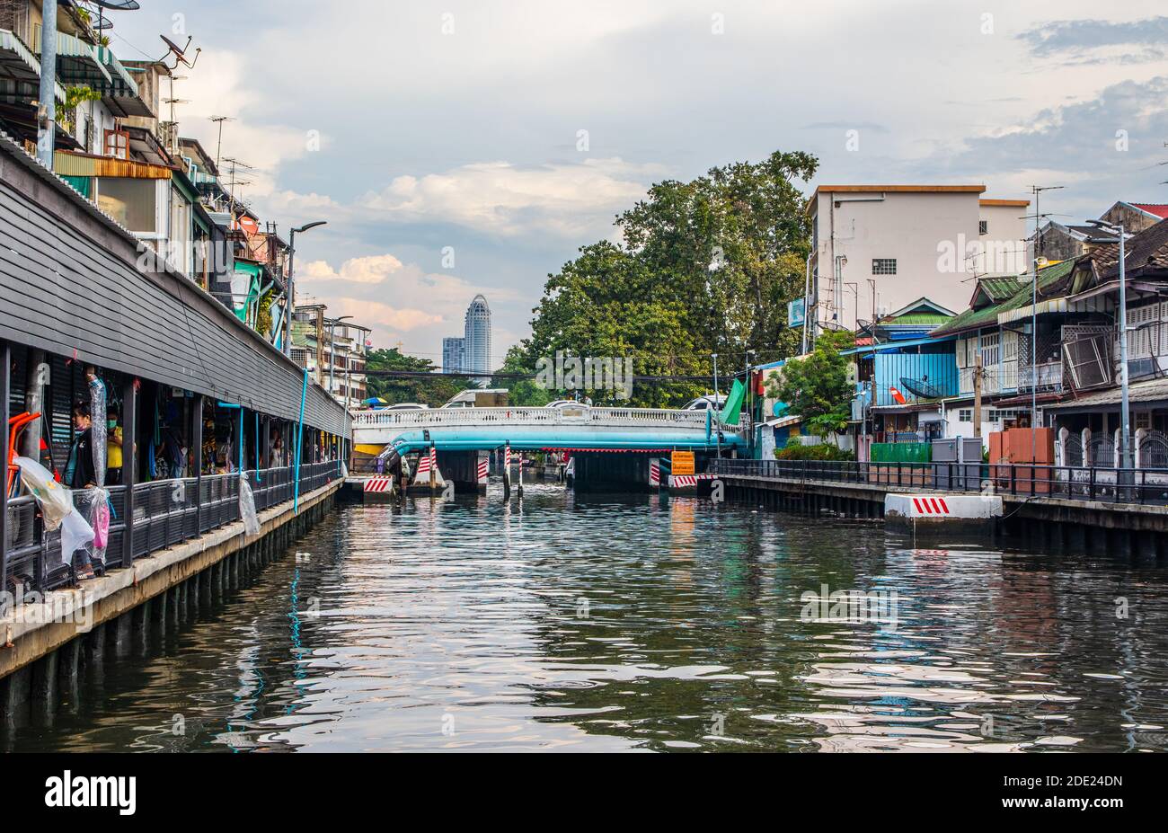 Durch den Kanal von Bangkok Stockfoto