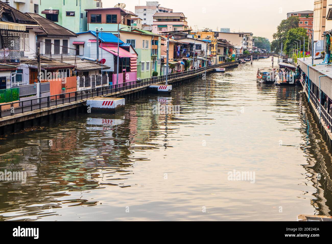 Durch den Kanal von Bangkok Stockfoto