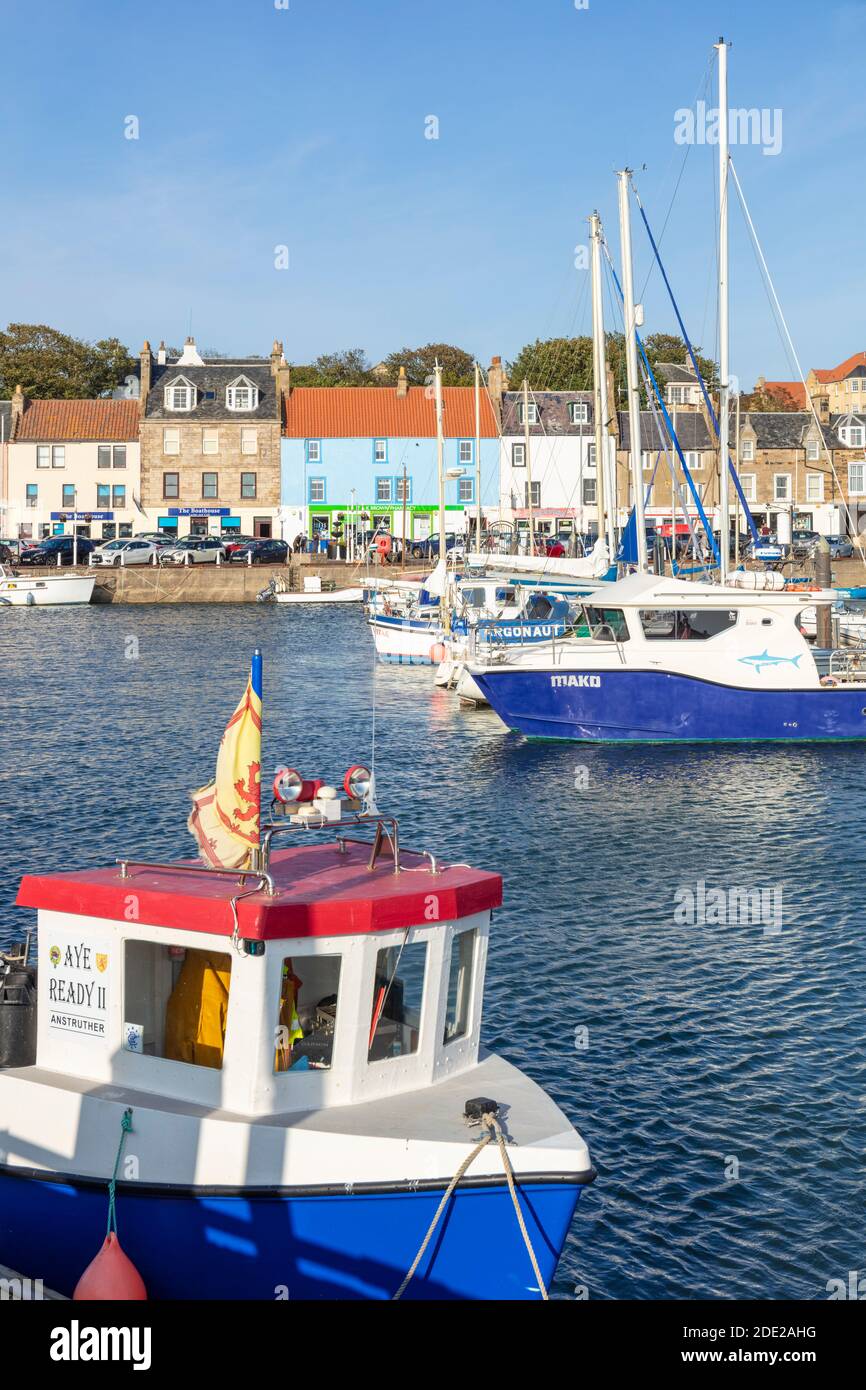 Anstruther Harbour Fischerboote und Yachten im schottischen Küstenhafen Anstruther Fife Schottland East Neuk of Fife UK GB Europe Stockfoto