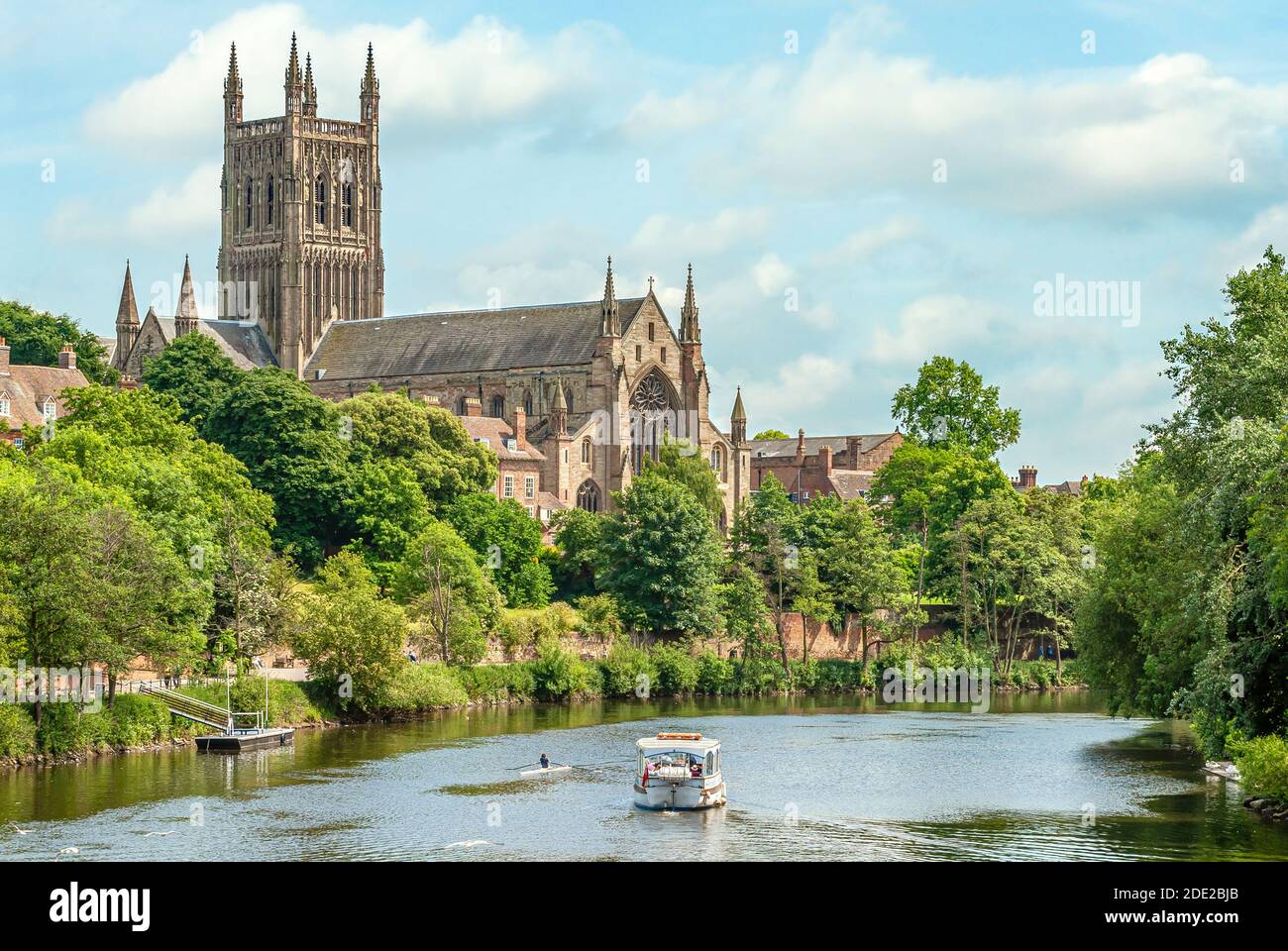Worcester Cathedral mit Blick auf den Fluss Severn, Worcestershire, England Stockfoto
