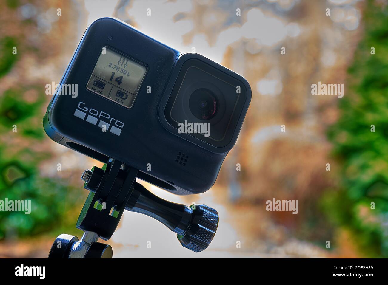 GoPro Hero 8 schwarze Action-Kamera, Nahaufnahme der Frontansicht der  kleinen Actioncam, installiert auf einem Kugelkopf in Gifhorn, 17. November  2020 Stockfotografie - Alamy